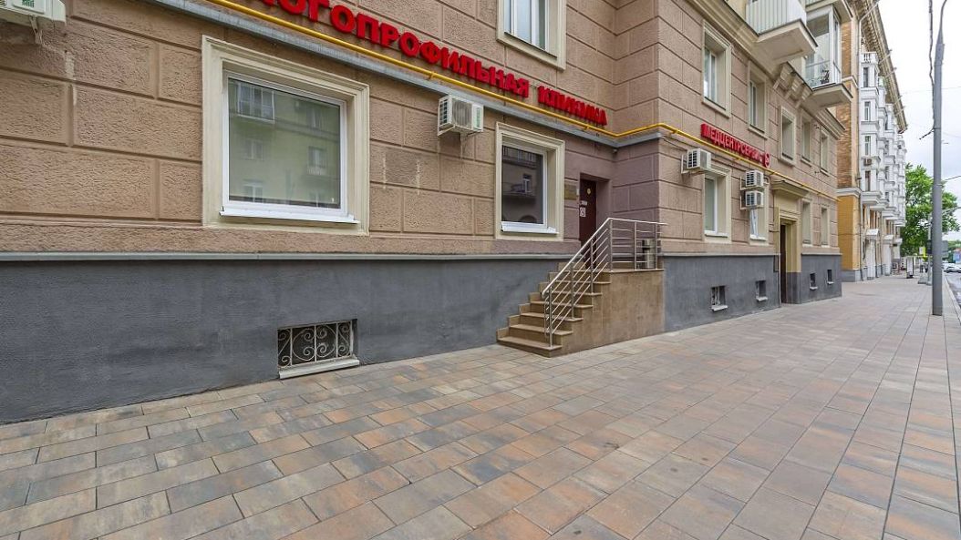 Вход в клинику МедЦентрСервис