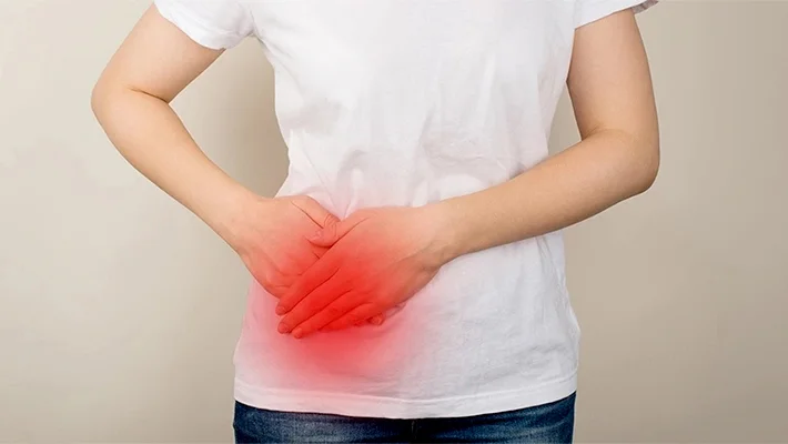 Вздутие и боль в животе справа от пупка